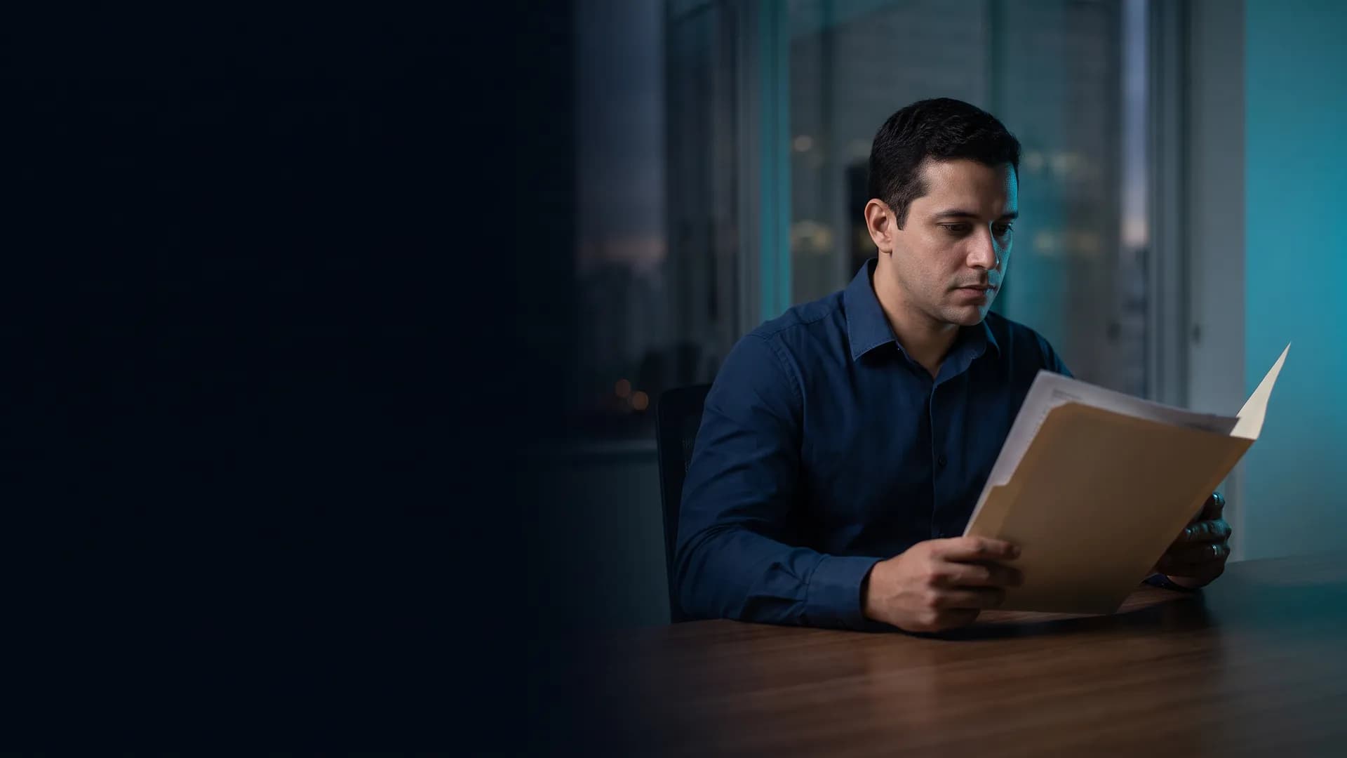 Profissional em auxiliar em direito empresarial no dia a dia do ofício — noções de direito empresarial para o dia a dia da firma